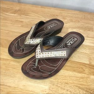 OLUKAI Puka Womens Leather Flip Flop Sandals Sz 8